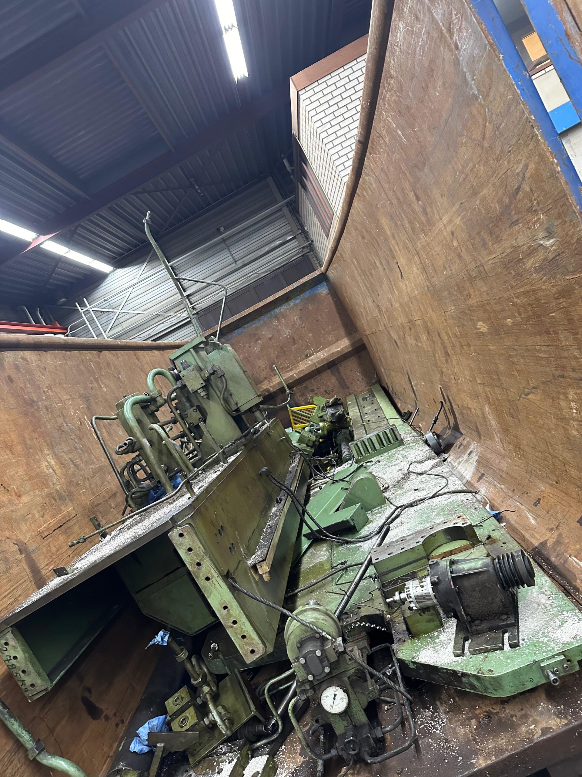 IMG-20240910-WA0030 Sloop Oude Machines, Oud ijzer, oudijzer, oude metalen, oude machines, metaalrecycling Waddinxveen, PWH Metalen